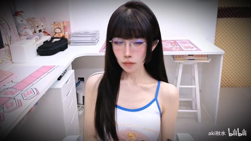 Aki秋水 眼镜娘の白色包装视觉触发_烤全羊prpr.mp4_20251028_195510.554.jpg B站AKI秋水近期发电专属 2V 880MB  第2张