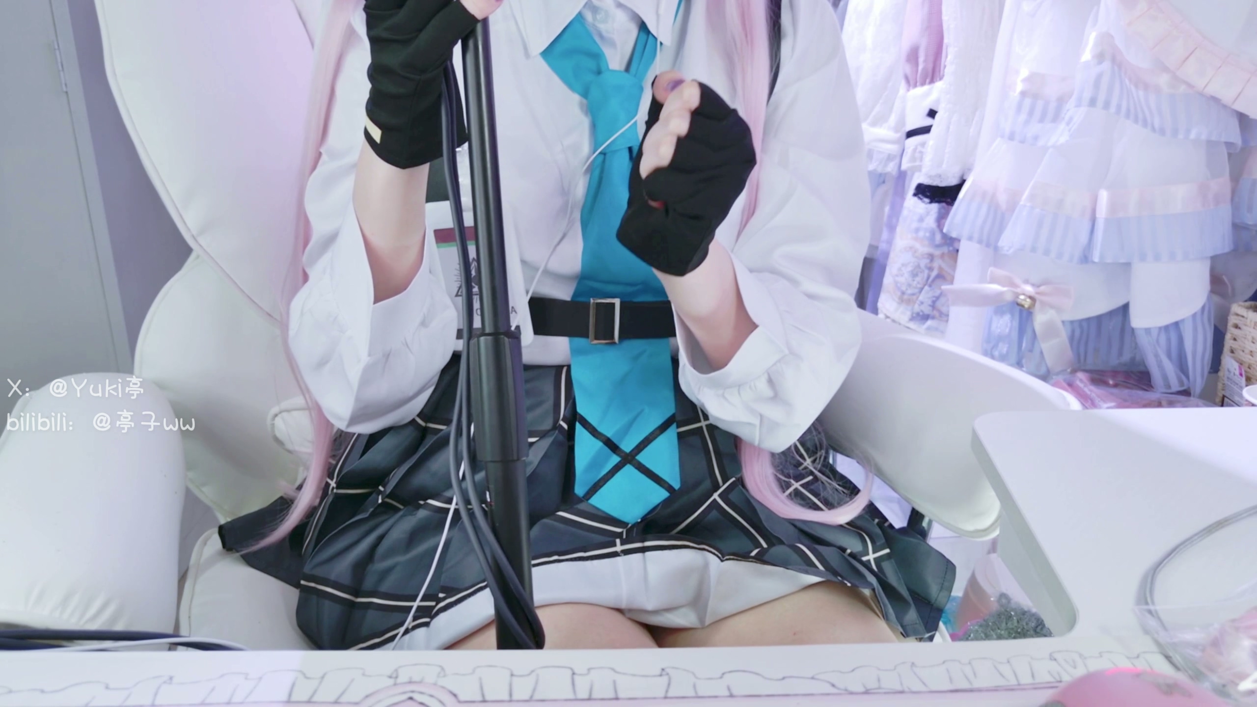 小鸟游星野脚底.mp4_20251214_211746.041.jpg [在线+网盘]B站亭子ww 小鸟游星野 3V 3.5GB  第3张