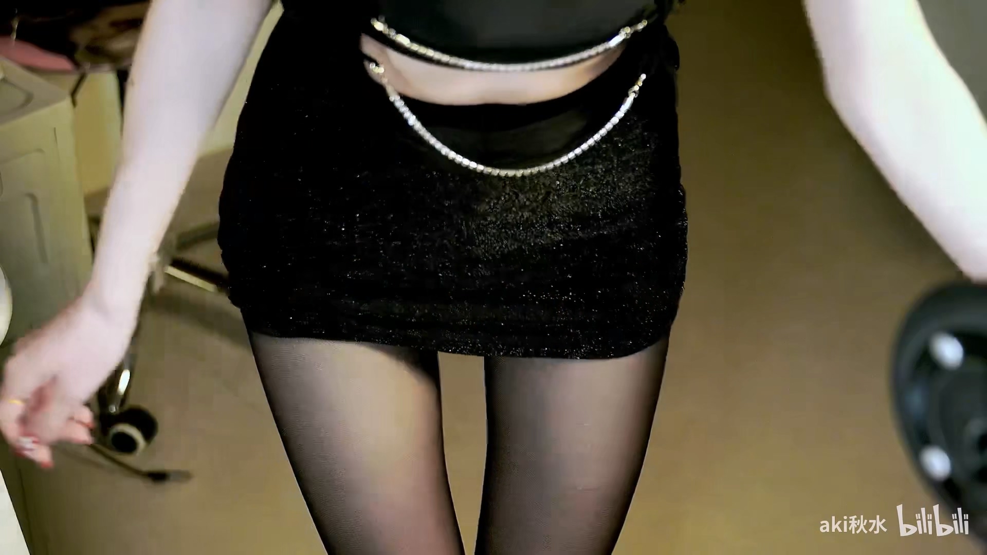 秋水 必入经典款 按摩头部 烤全羊.mp4_20260216_211604.706.jpg [在线+网盘]B站Aki秋水 爱发电福利 5V 2.4GB  第1张